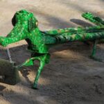 Paolo Lo Giudice, “borsa di coccodrillo” ,costruita con rottami di auto e moto,per stigmatizzare il sacrificio di tante specie viventi,per rifornire il mercato dei beni di lusso
