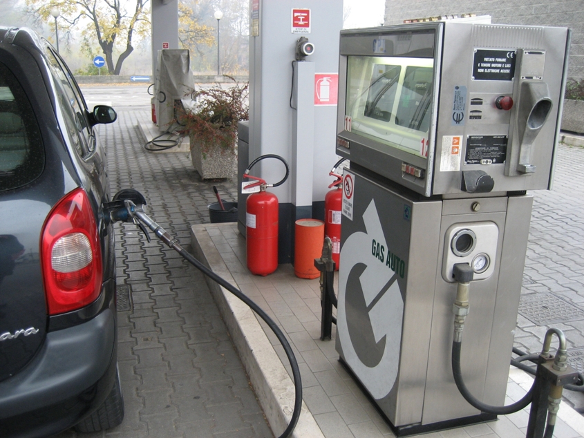 Modena, incentivi per l'installazione sui veicoli a benzina di impianti a Gpl e metano