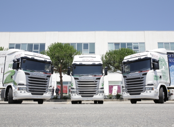 Scania consegna tre veicoli Euro 6 a metano alla SOA Società Consortile a.r.l. di Alberobello
