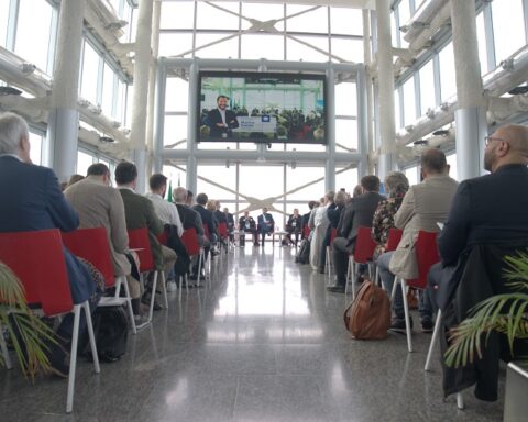 Matteo Salvini in diretta al convegno Federmotorizzazione